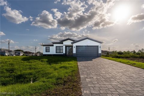 Single Family Residence in Lehigh Acres FL 348 Pyramid Avenue.jpg