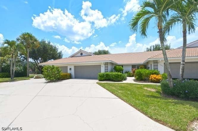 1040 Marblehead Dr, Naples, FL 34104