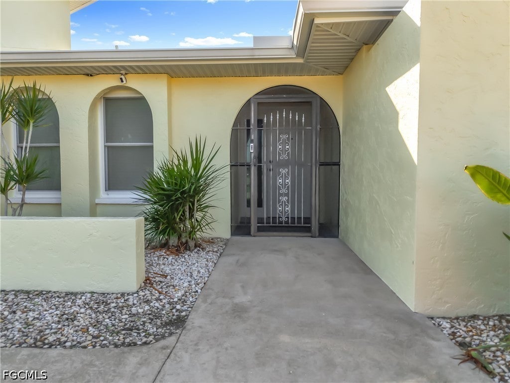 144 SW 38 Terrace, Cape Coral, FL 33914 photo