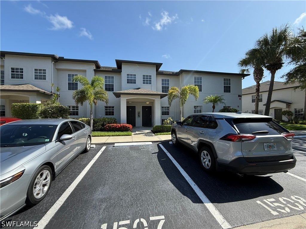 9051 Gervais Cir, Naples, FL 34120