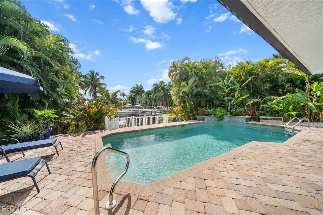 1030 Aqua Ln, Fort Myers, FL 33919 photo