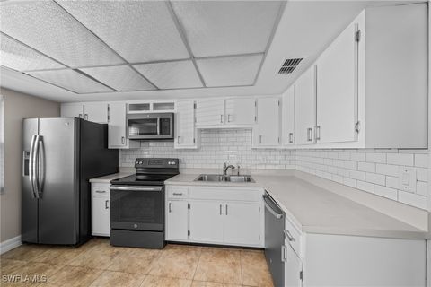 Duplex in Cape Coral FL 1237 SE 24th Avenue #A 11.jpg