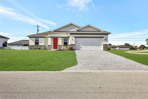 Single Family Residence in Cape Coral FL 1310 NW Juanita Place.jpg