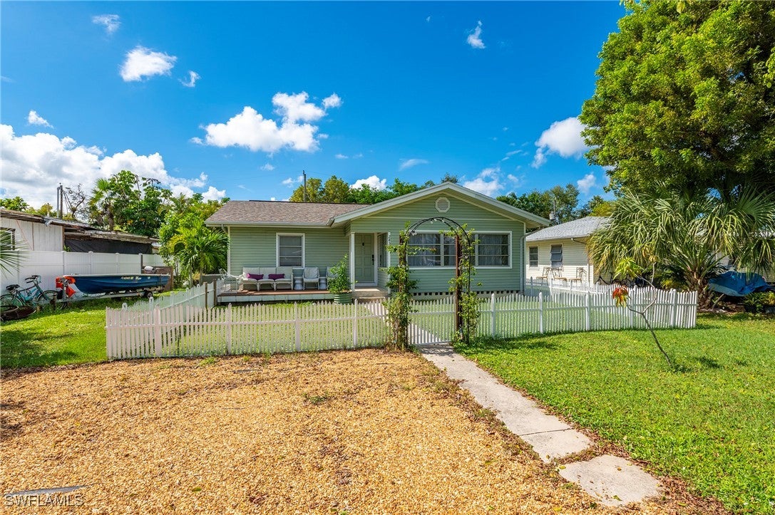 2432 Washington Ave, Naples, FL 34112