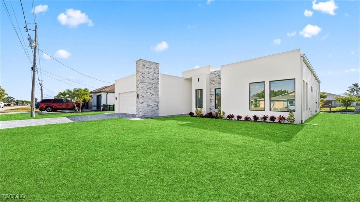526 SE 4 St, Cape Coral, FL 33990 photo
