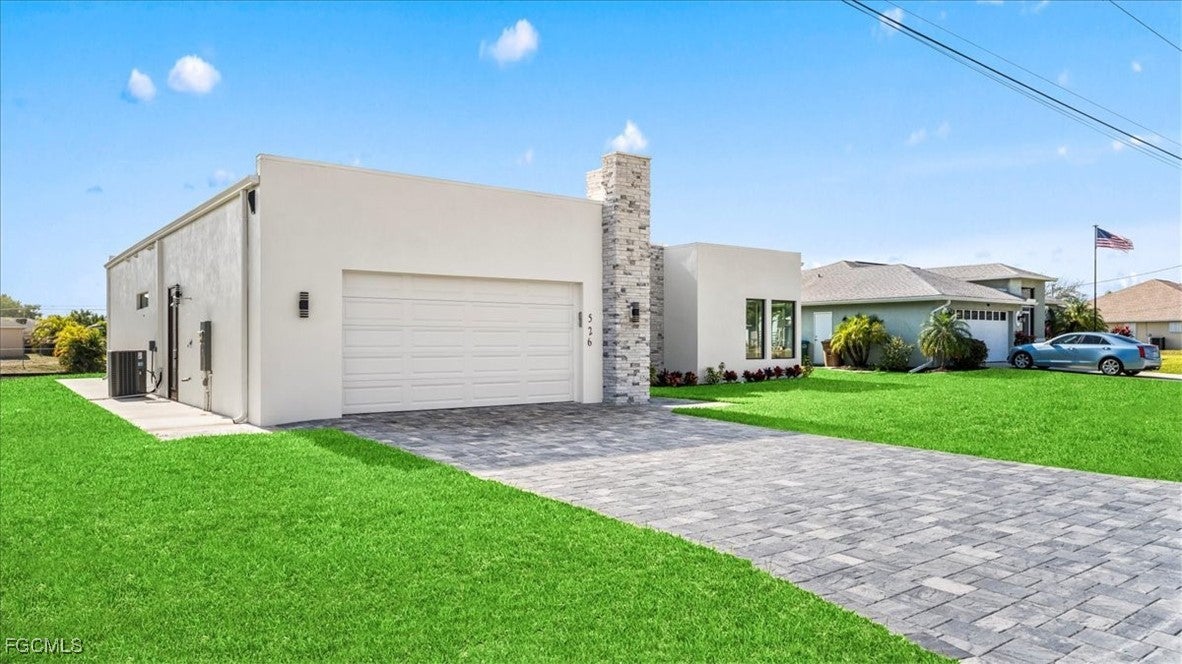 526 SE 4 St, Cape Coral, FL 33990 photo