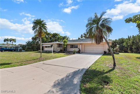 Single Family Residence in Cape Coral FL 4412 SE 13th Place.jpg