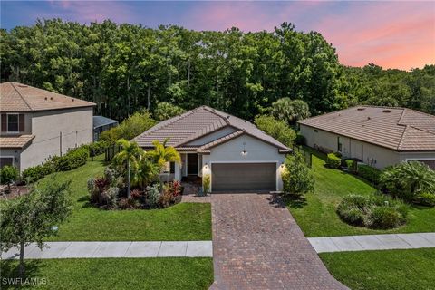 Single Family Residence in Alva FL 3336 Hampton Boulevard.jpg