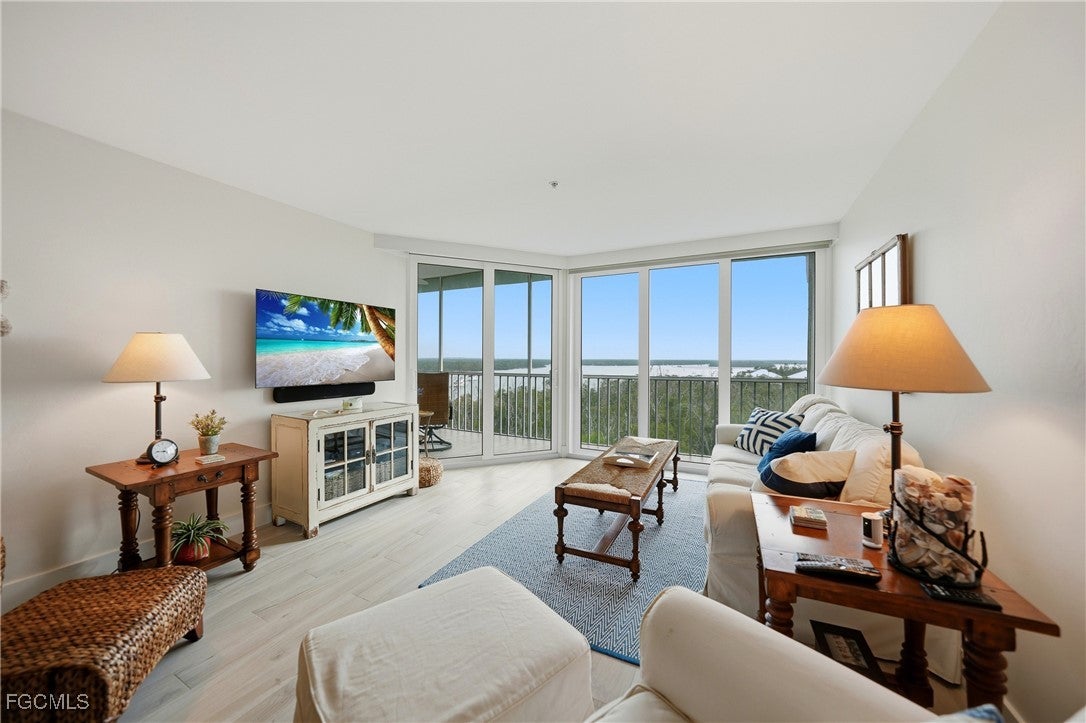 345 Mango St #604, Fort Myers Beach, FL 33931 photo