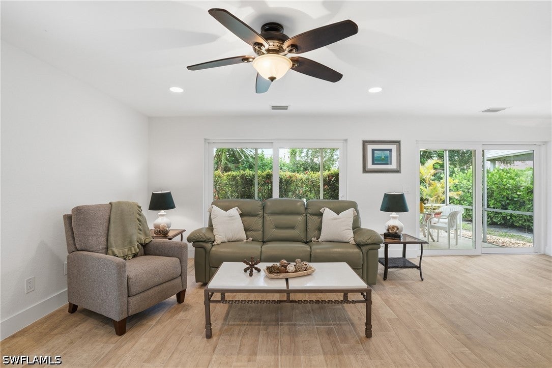 22 Kings Rd, Naples, FL 34112