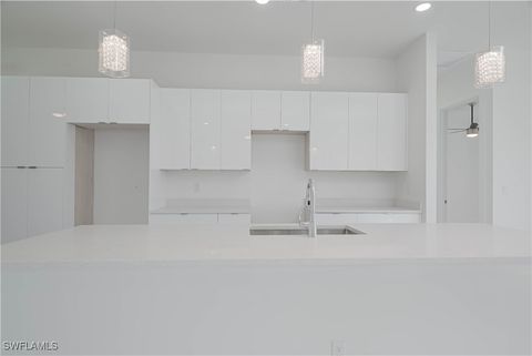 Single Family Residence in Lehigh Acres FL 1254 Nimitz Boulevard 6.jpg
