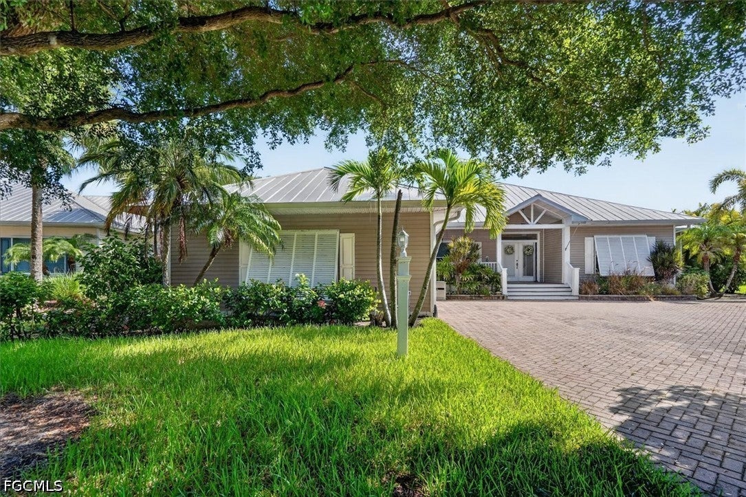 15627 Caloosa Creek Cir, Fort Myers, FL 33908