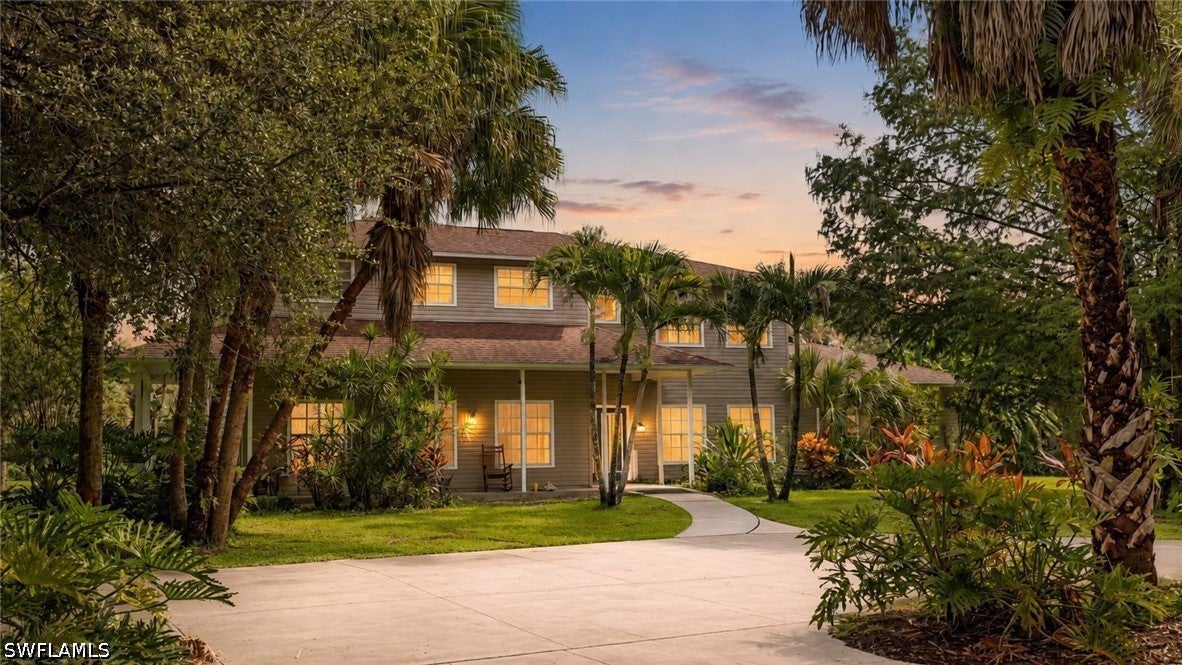 670 13 St, Naples, FL 34120