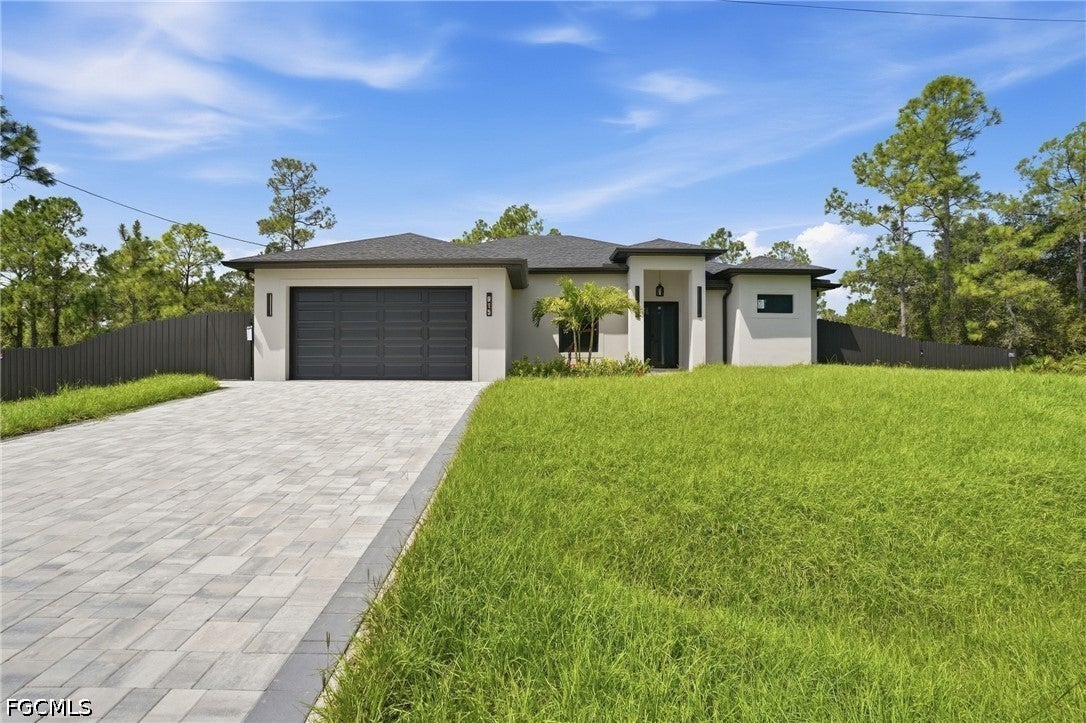 915 Lincoln Ave, Lehigh Acres, FL 33972