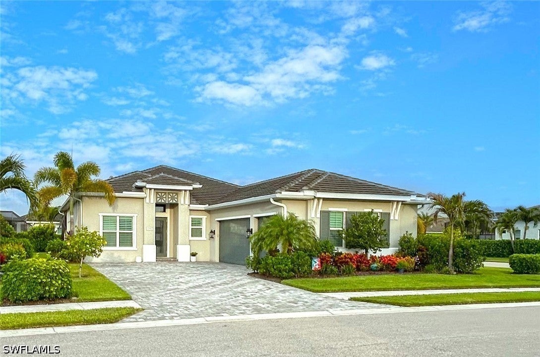 8986 Redonda Dr, Naples, FL 34114