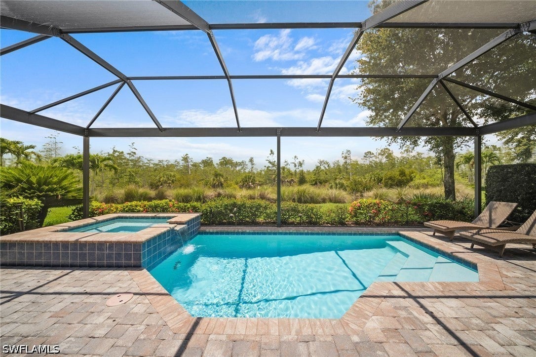 8879 Vaccaro Ct, Naples, FL 34119