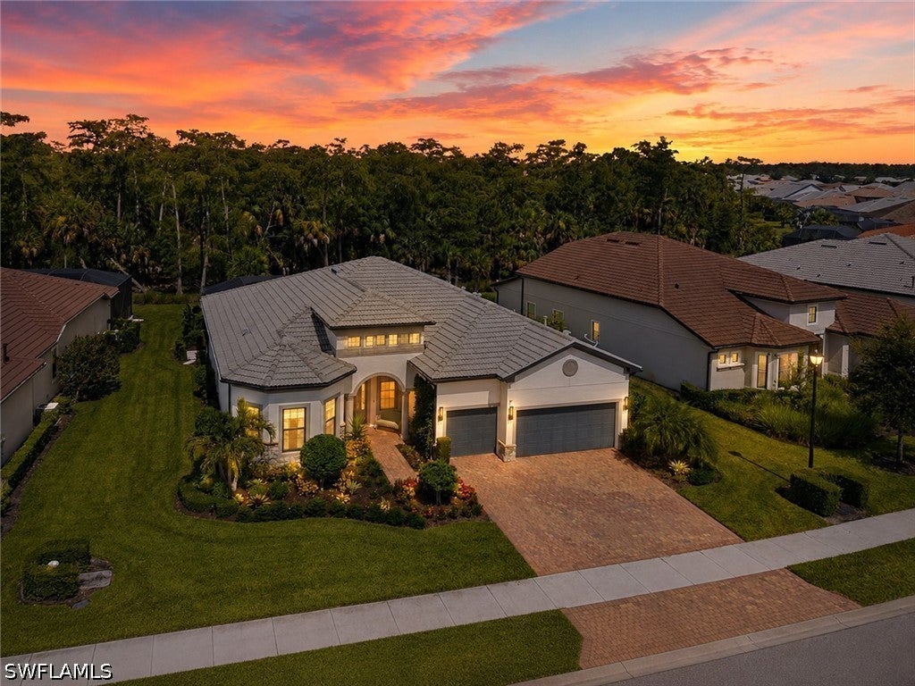 9439 Greyhawk Trl, Naples, FL 34120