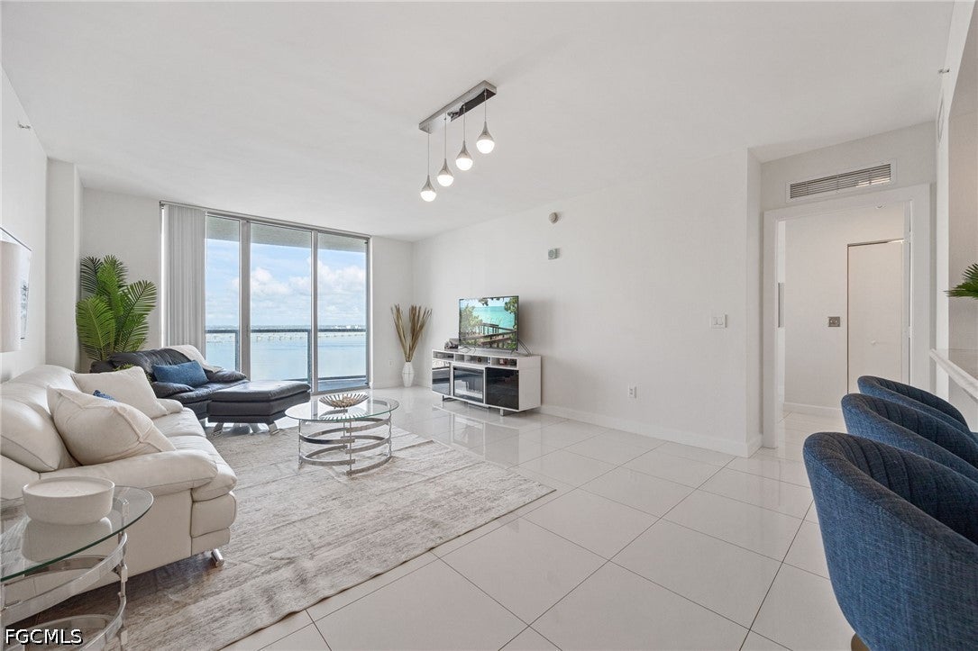 3000 Oasis Grand Blvd #1705, Fort Myers, FL 33916 photo