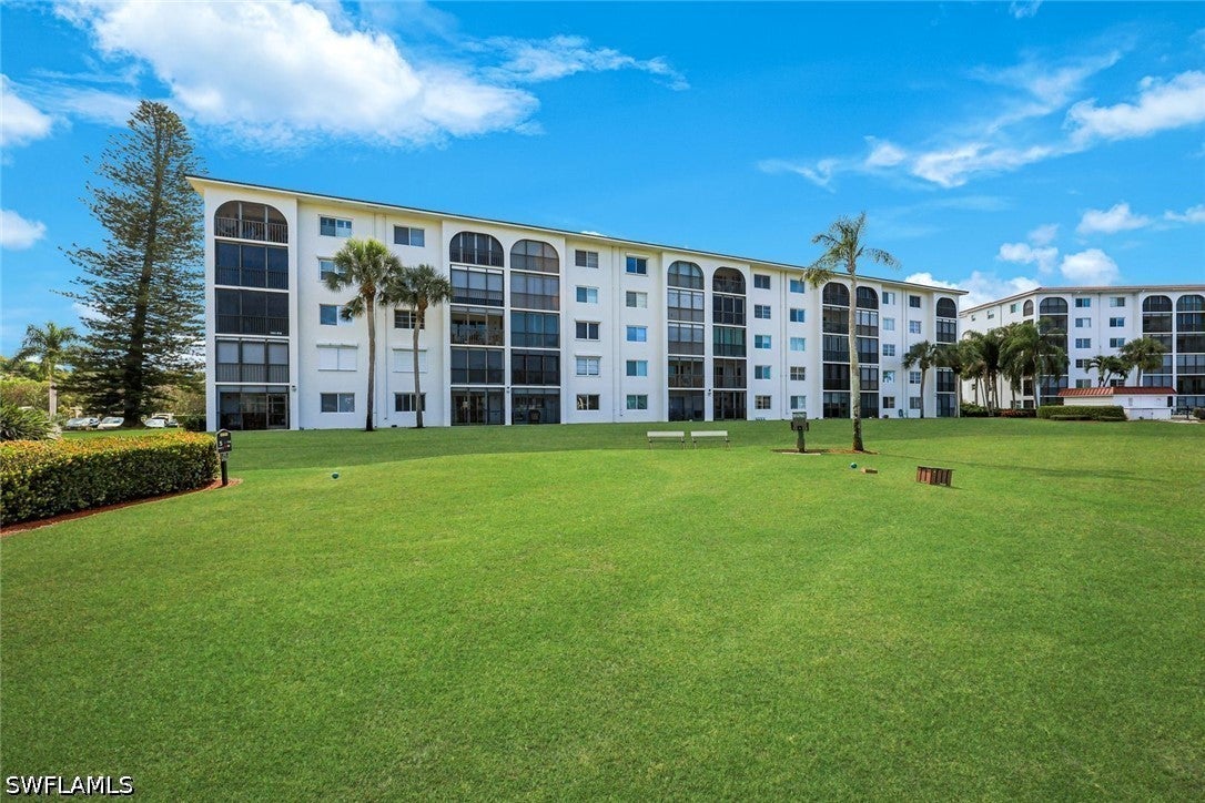 29 High Point Cir, Naples, FL 34103