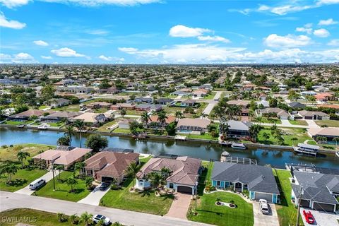 Single Family Residence in Cape Coral FL 208 SW 15th Street.jpg