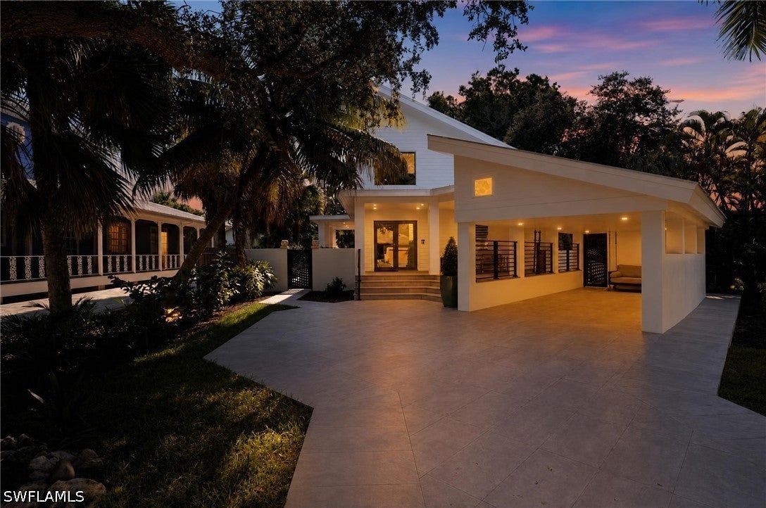 1195 Mockingbird Ln, Naples, FL 34104