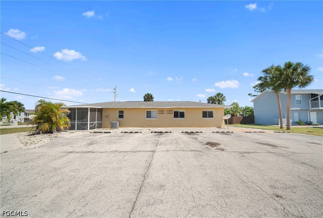 13401 Pine Needle Ln, Fort Myers, FL 33908 photo