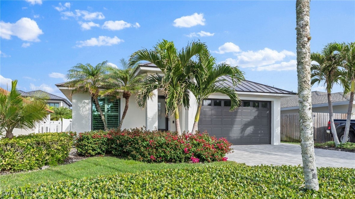 561 94 Ave, Naples, FL 34108 photo