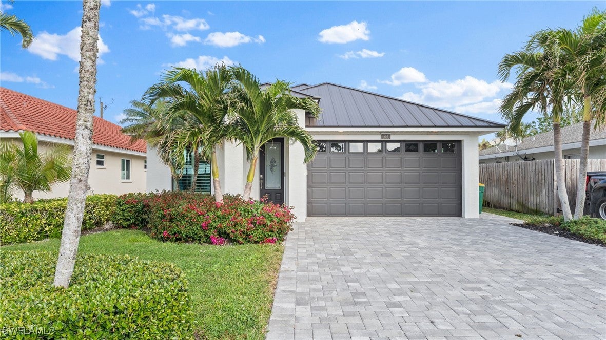 561 94 Ave, Naples, FL 34108 photo