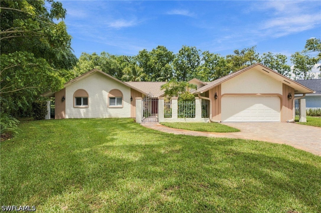 3066 Round Table Ln, Naples, FL 34112