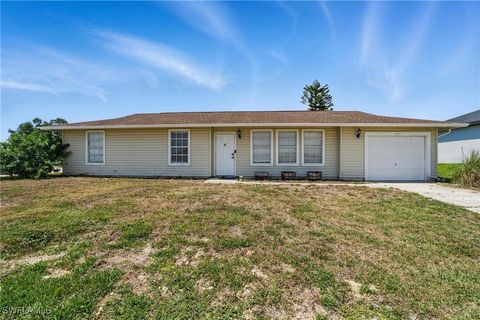 Single Family Residence in Cape Coral FL 1317 NE 15th Terrace.jpg