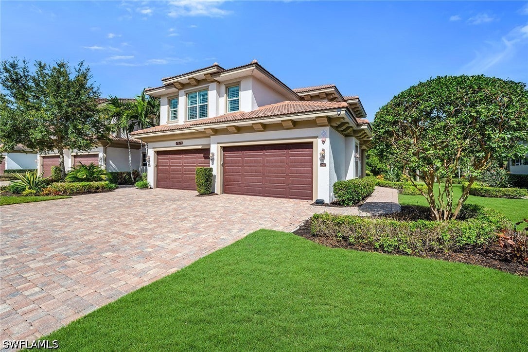 7825 Hawthorne Dr, Naples, FL 34113