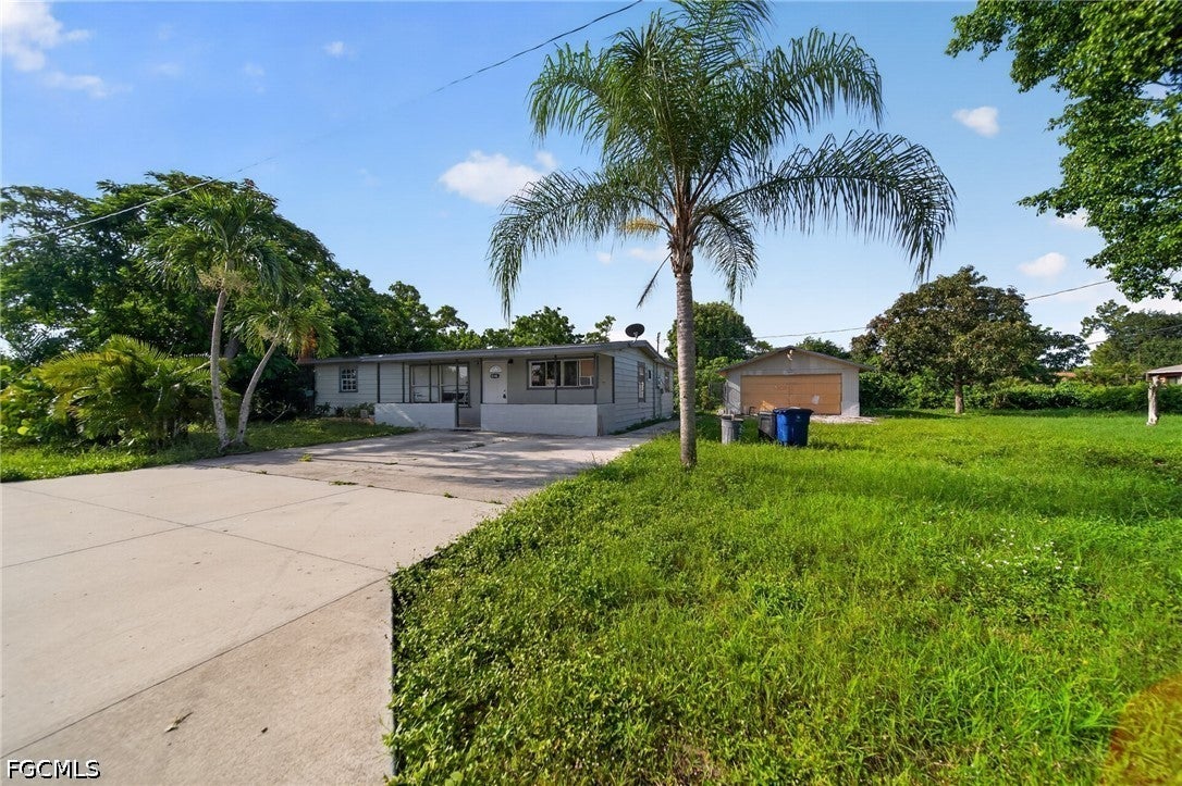 1846 Maple Dr, Fort Myers, FL 33907 photo