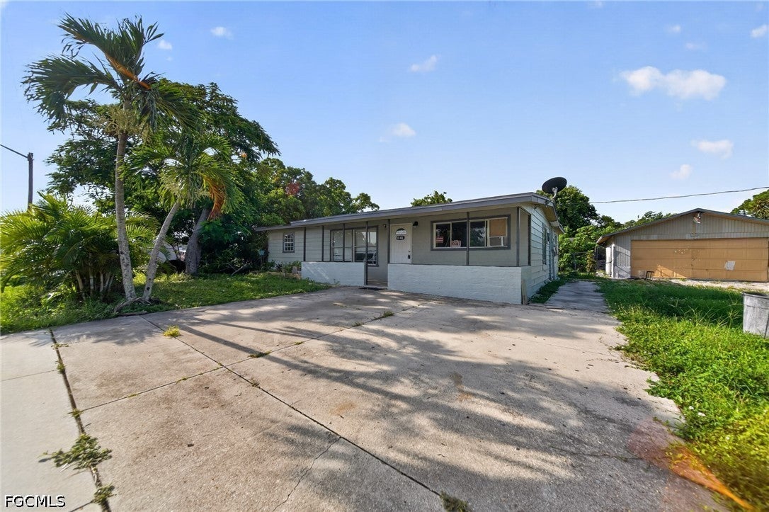 1846 Maple Dr, Fort Myers, FL 33907 photo