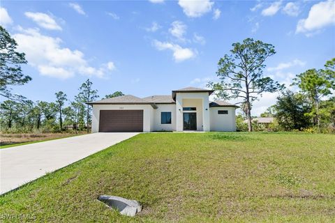 Single Family Residence in Lehigh Acres FL 1707 McKinley Avenue.jpg