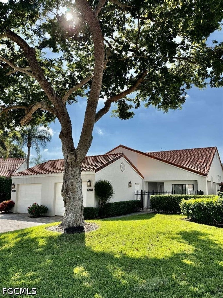 547 Beachwalk Cir, Naples, FL 34108 photo