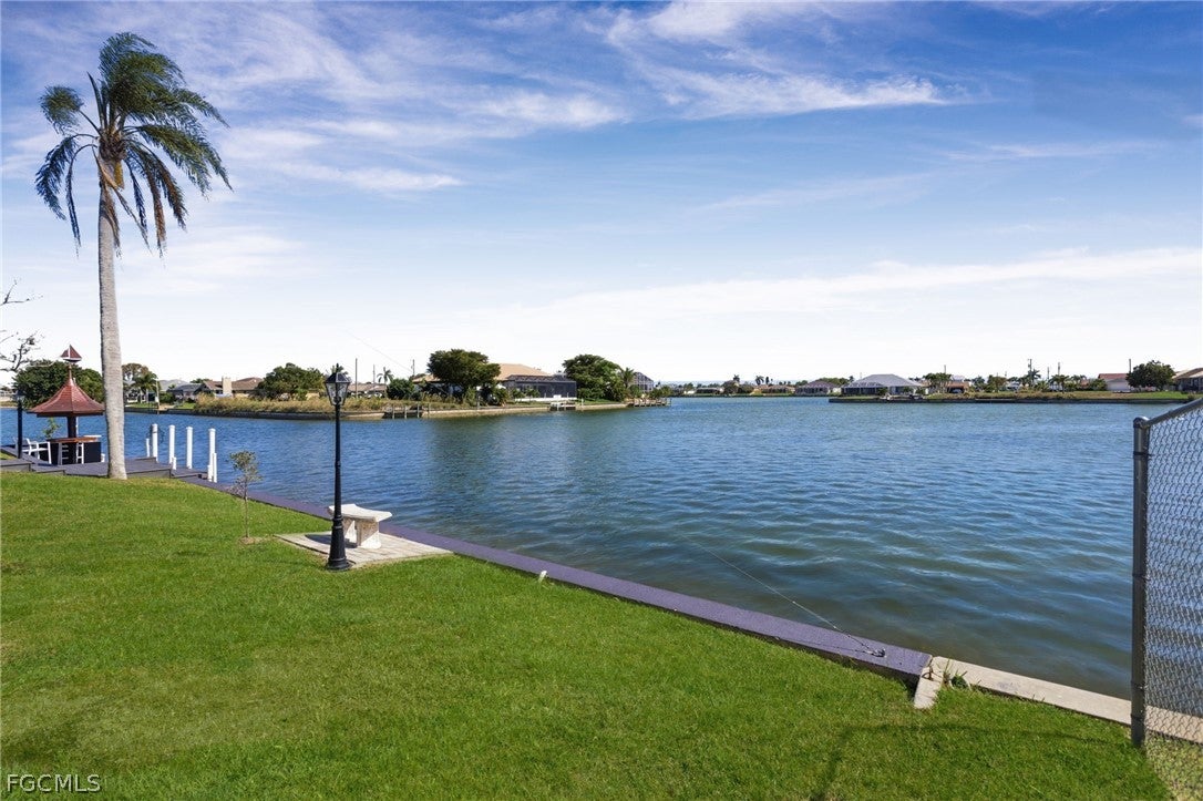 29 SE 10 Ave, Cape Coral, FL 33990 photo