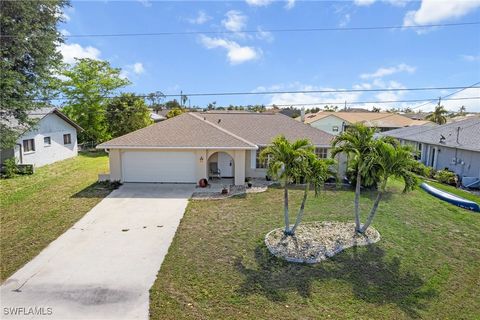 Single Family Residence in Cape Coral FL 813 SW 6th Court.jpg