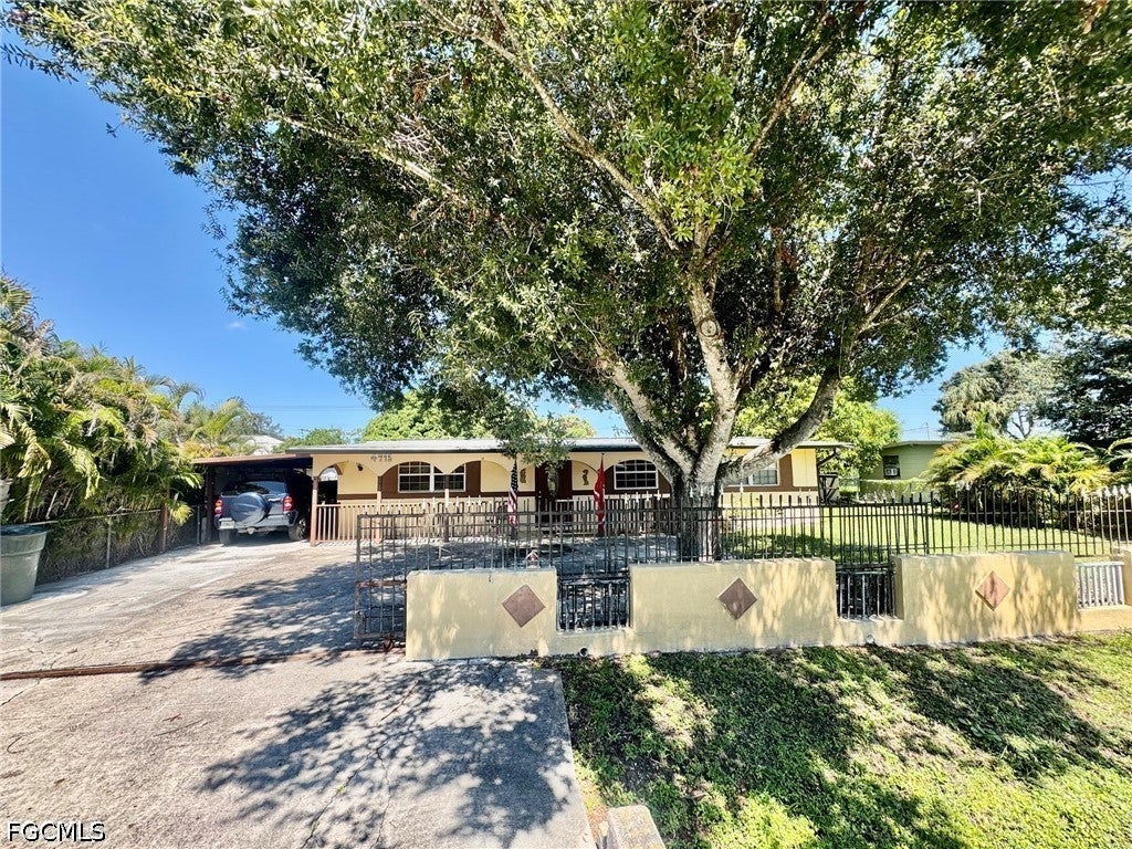 4715 Nottingham Dr, Fort Myers, FL 33905 photo