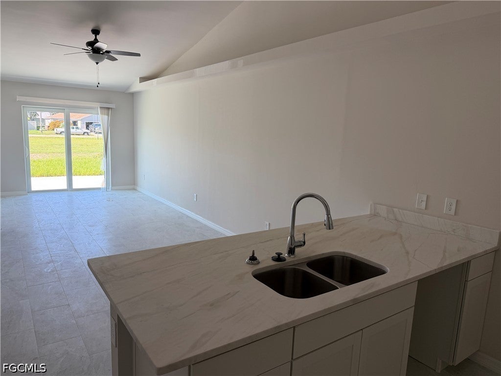 703 SE 8 St, Cape Coral, FL 33990 photo