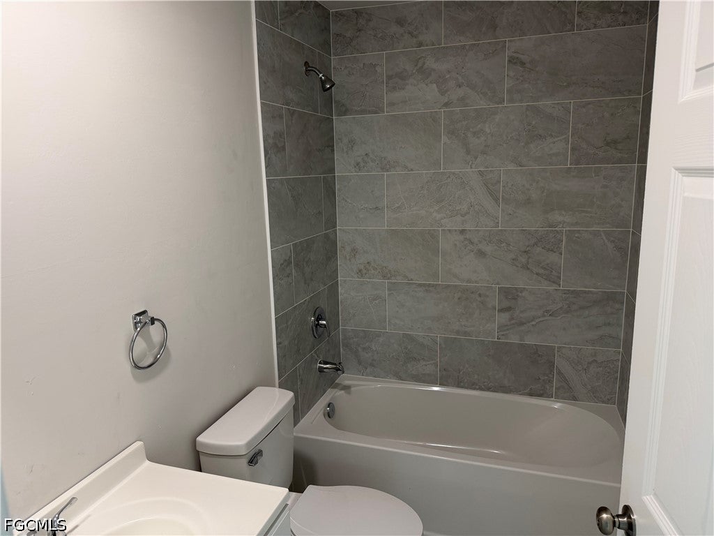 703 SE 8 St, Cape Coral, FL 33990 photo