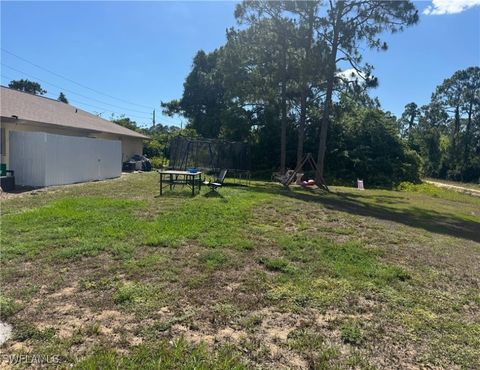 Duplex in Lehigh Acres FL 4614 Douglas Lane 14.jpg