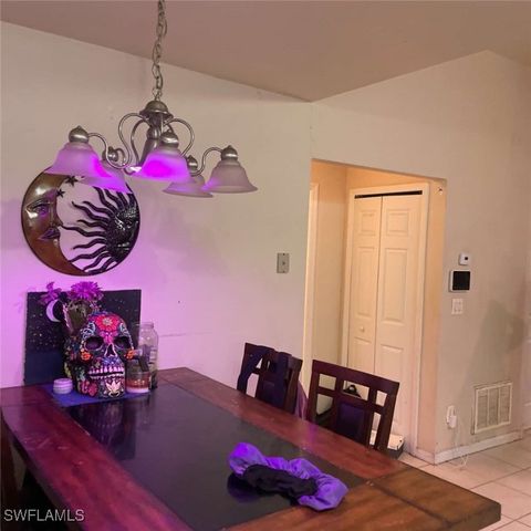 Duplex in Lehigh Acres FL 4614 Douglas Lane 9.jpg