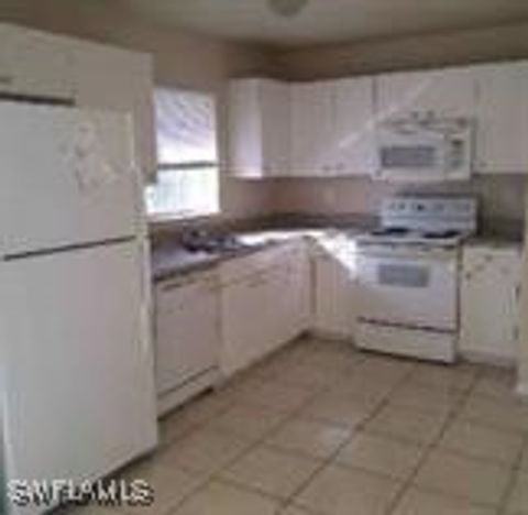 Duplex in Lehigh Acres FL 4614 Douglas Lane 8.jpg