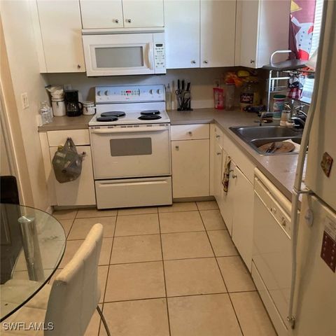 Duplex in Lehigh Acres FL 4614 Douglas Lane 4.jpg