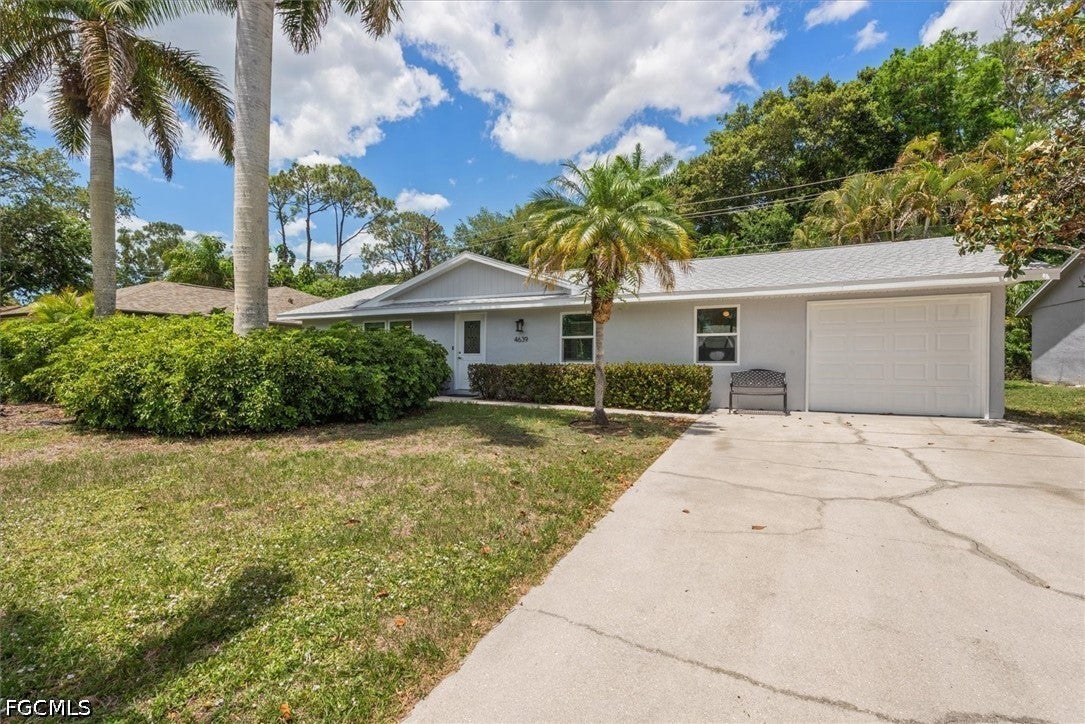 4639 Robin Ave, Naples, FL 34104 photo