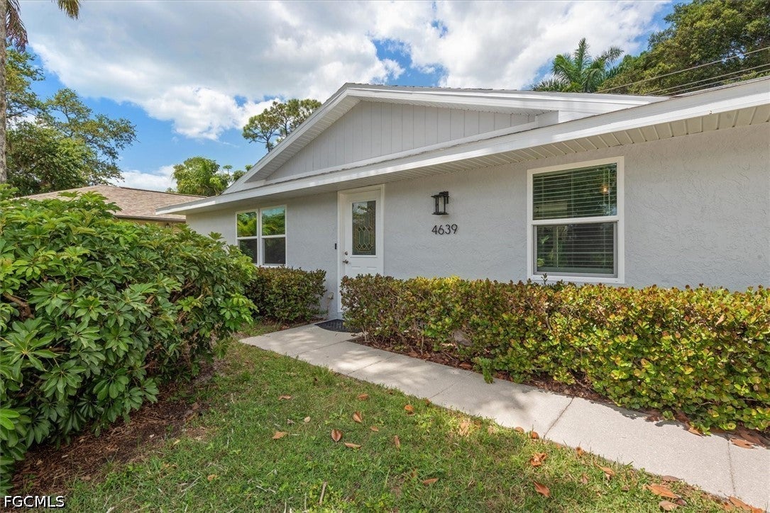 4639 Robin Ave, Naples, FL 34104 photo