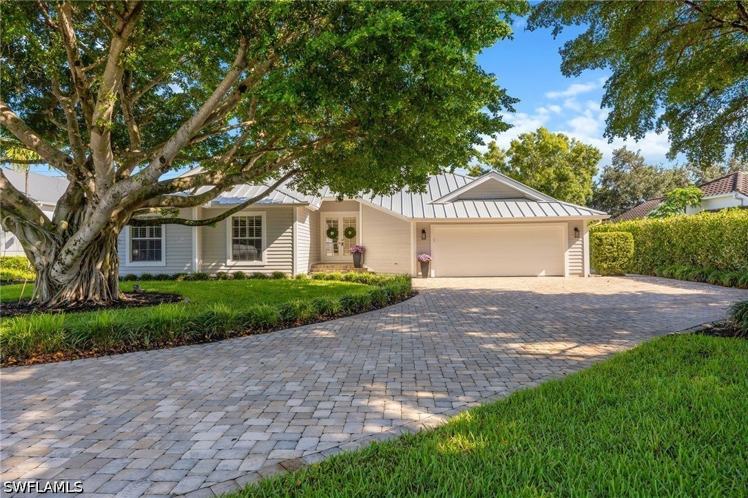 8137 Ronda Ct, Naples, FL 34109
