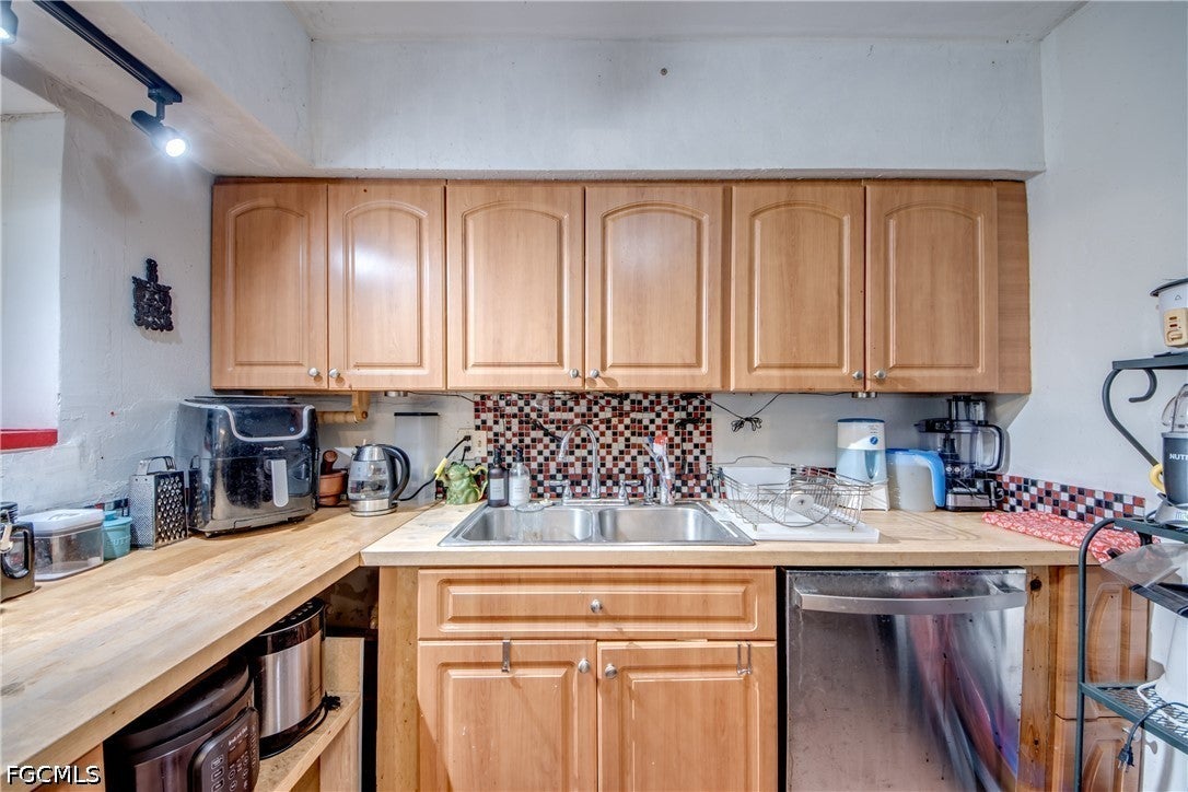 101 Powell Creek Cir, North Fort Myers, FL 33917 photo