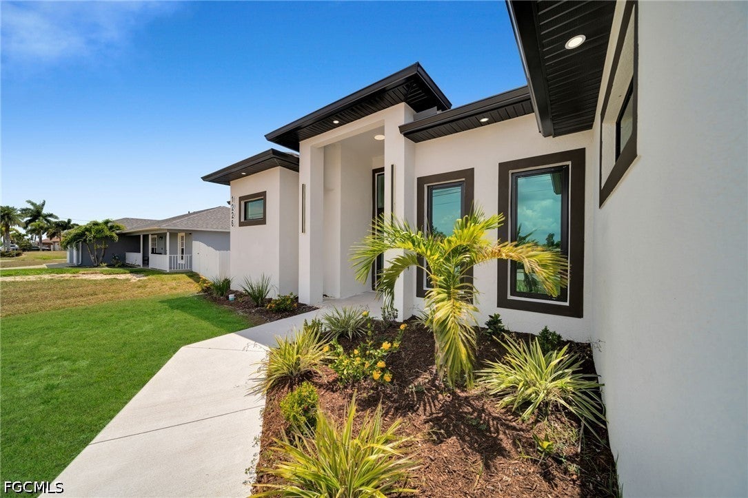 1226 NE Juanita Pl, Cape Coral, FL 33909 photo