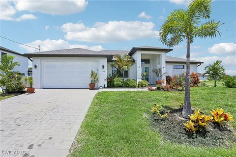 Single Family Residence in Cape Coral FL 726 NW 18th Place.jpg
